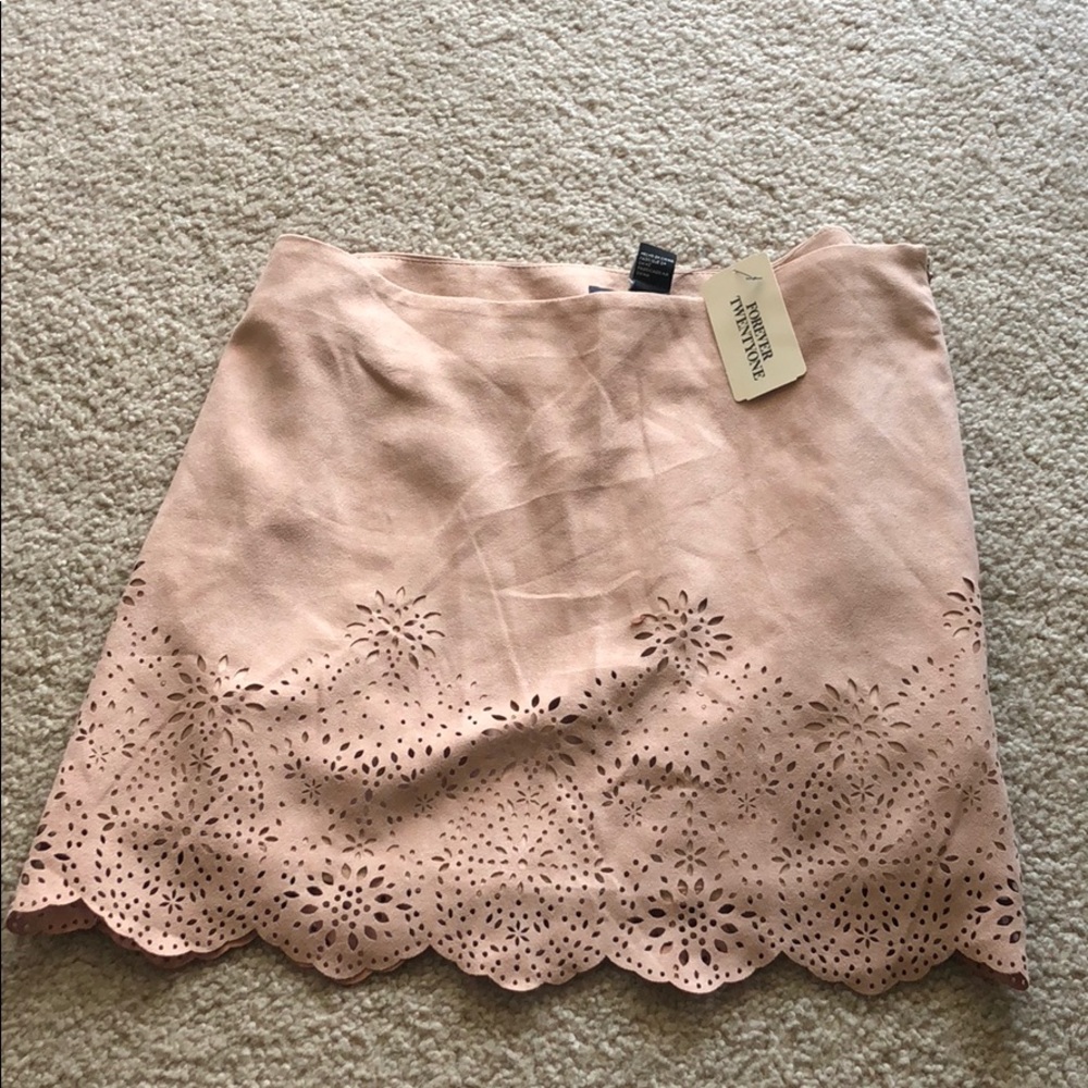 NEW WITH TAGS 🌹Classy beautiful skirt !